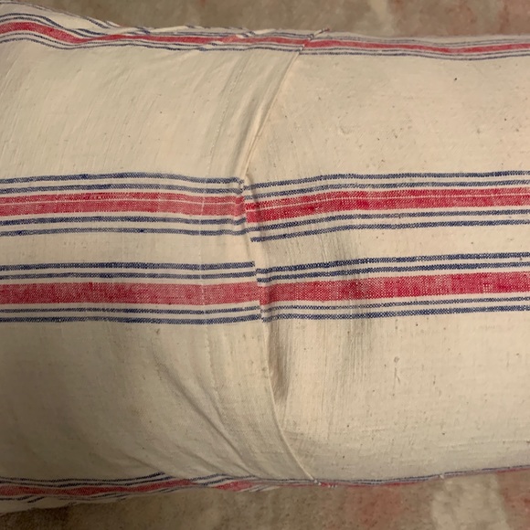 Vintage Farmhouse accent pillow - Picture 3 of 6